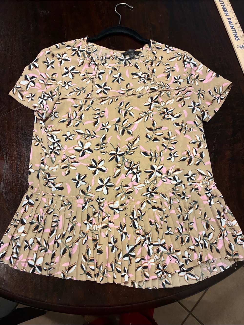 Banana Republic Beige Floral Pleated Short Sleeve Blouse